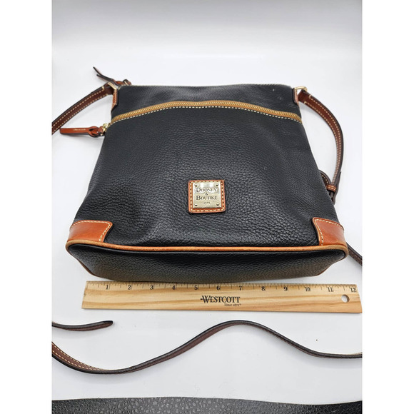 Dooney & Bourke‎ Pebble Grain Letter Carrier Black Red Lining with Dustbag - Picture 5 of 16